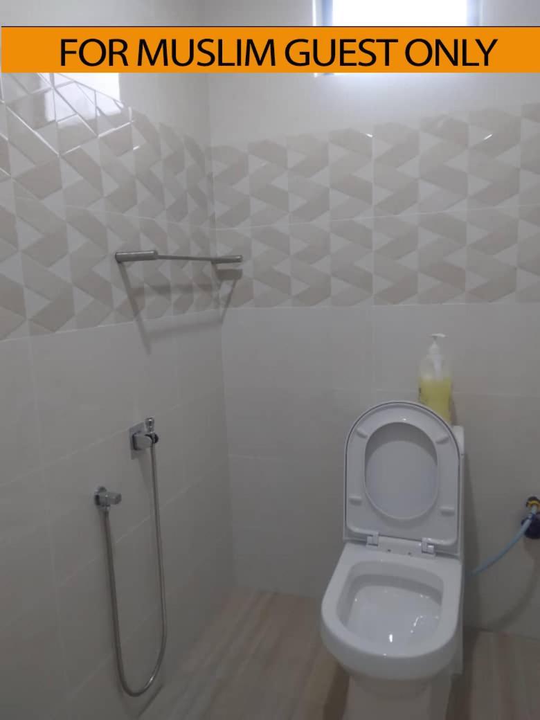 Yasmeen Studio Roomstay Kijal - Room 1 - For Two Person Islam Guest Only Exterior photo
