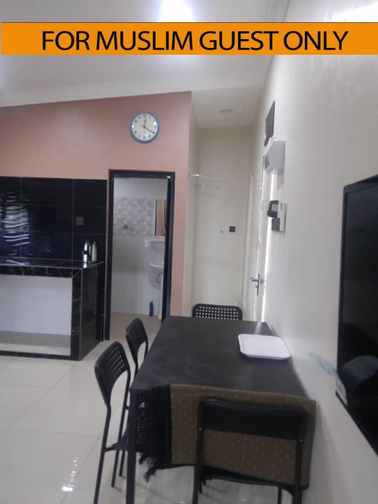 Yasmeen Studio Roomstay Kijal - Room 1 - For Two Person Islam Guest Only Exterior photo